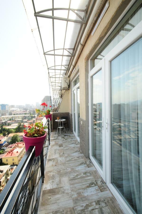 Apartments With A View Of The Trinity Holy Batumi Exterior photo