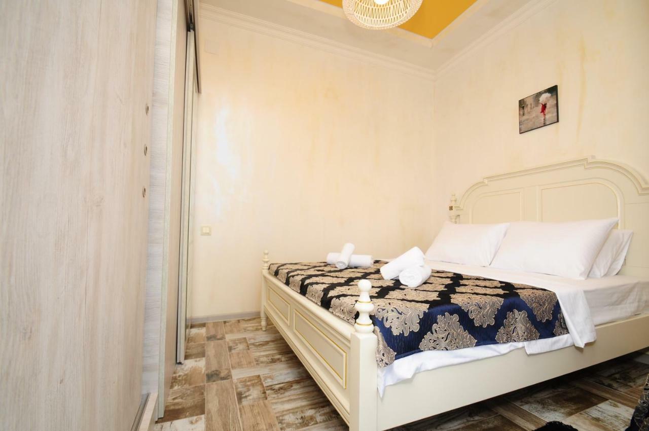 Apartments With A View Of The Trinity Holy Batumi Exterior photo