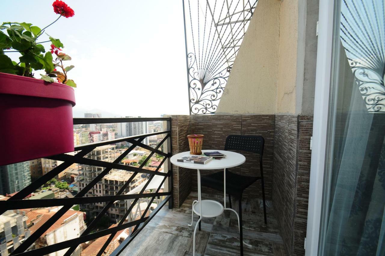 Apartments With A View Of The Trinity Holy Batumi Exterior photo