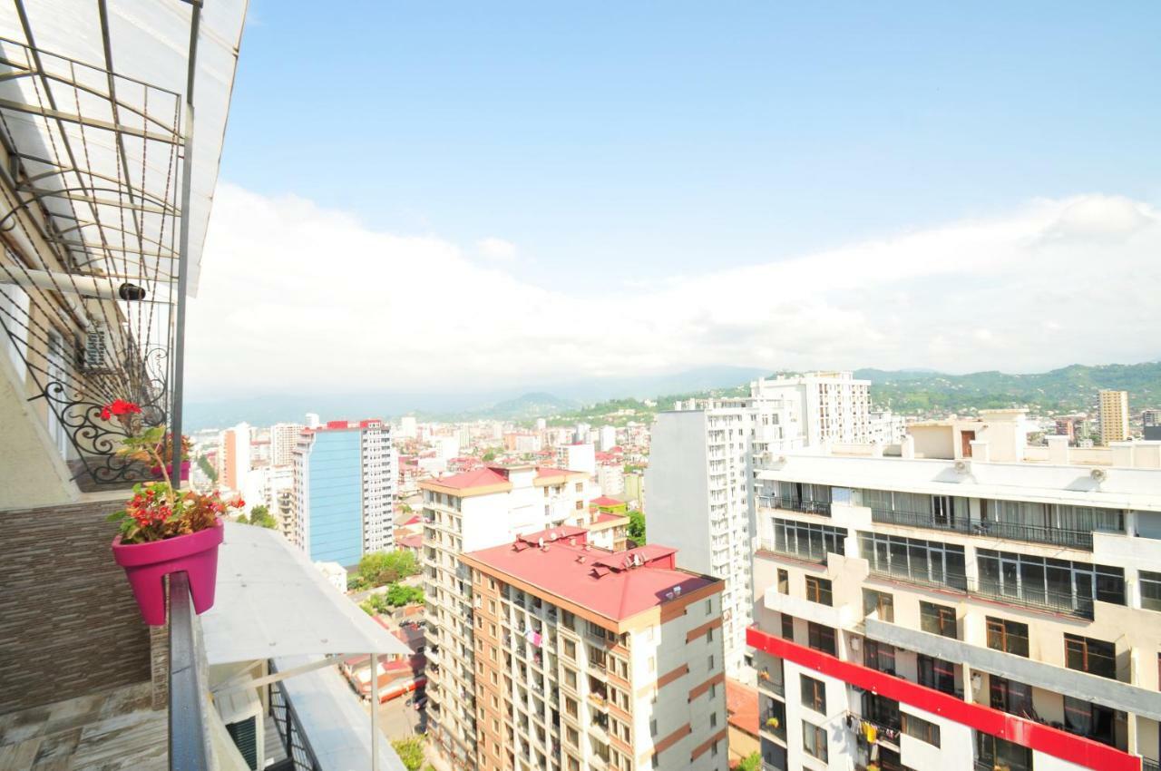 Apartments With A View Of The Trinity Holy Batumi Exterior photo