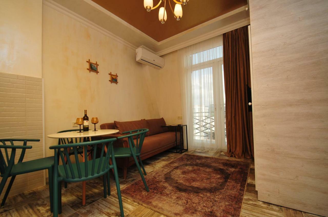 Apartments With A View Of The Trinity Holy Batumi Exterior photo