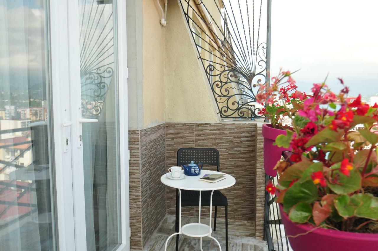 Apartments With A View Of The Trinity Holy Batumi Exterior photo