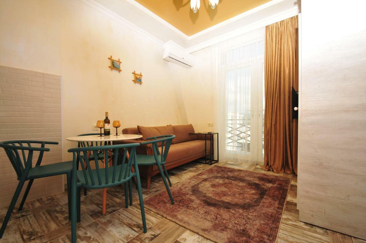 Apartments With A View Of The Trinity Holy Batumi Exterior photo