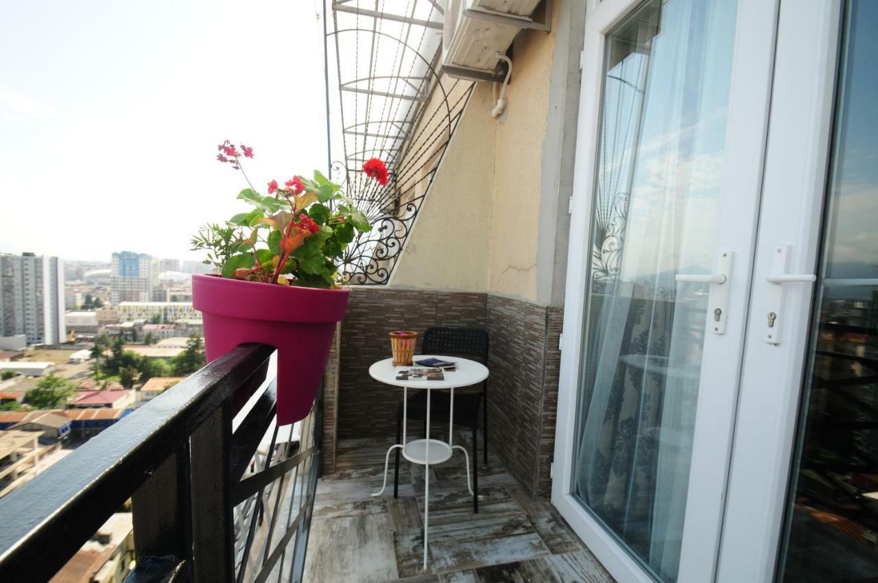 Apartments With A View Of The Trinity Holy Batumi Exterior photo