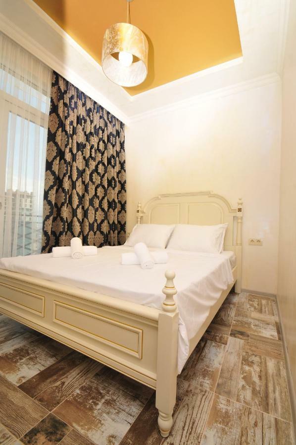 Apartments With A View Of The Trinity Holy Batumi Exterior photo